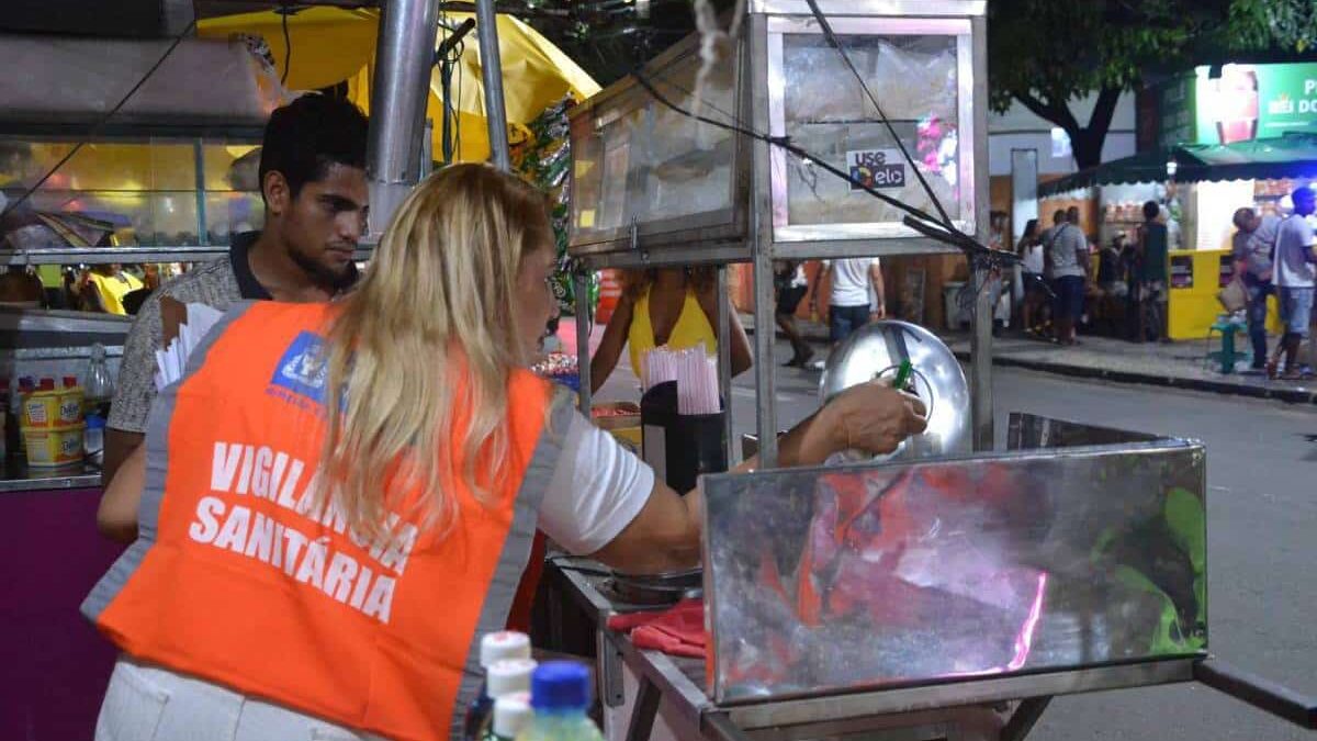 SMS realiza treinamento com comerciantes que trabalharão no Carnaval; saiba mais