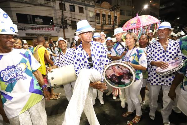 Noite do Samba é marcada por homenagens e abre alas para Carnaval do Centro