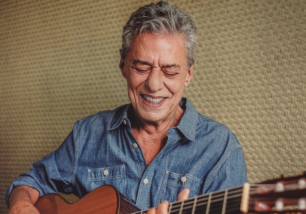 Chico Buarque passa por cirurgia para tratar problema na articulação