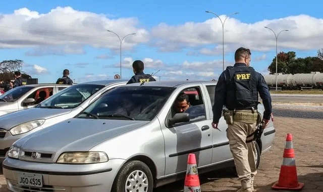 PRF dá dicas de segurança para quem vai pegar a estrada no Carnaval