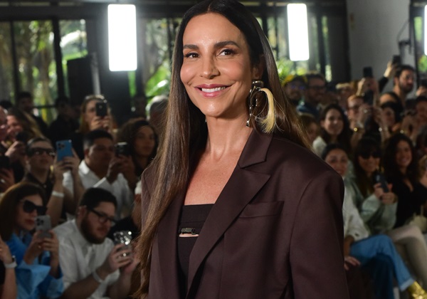 Ivete Sangalo volta para casa dirigindo e ouvindo rádio na companhia dos fãs; entenda