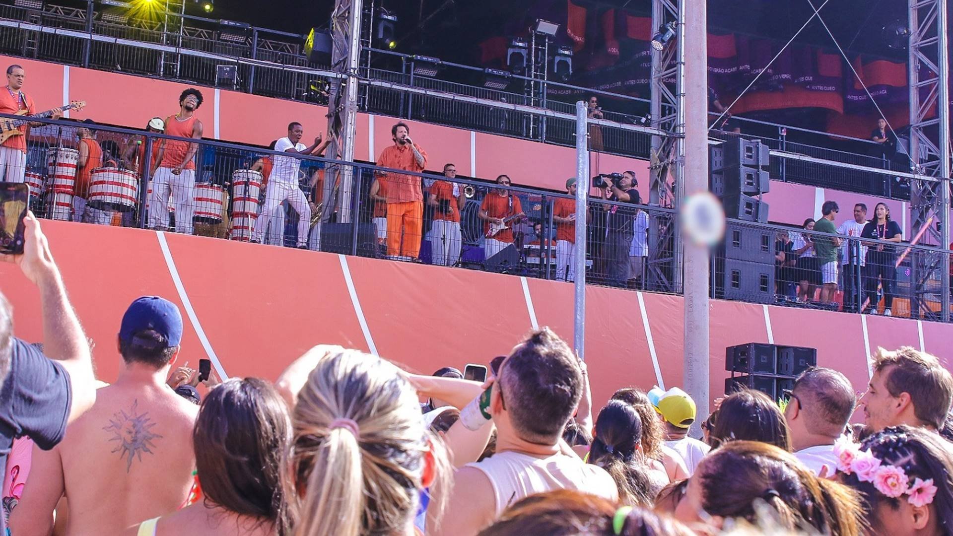 Saulo Fernandes vai cantar para ‘pipoca’ no mirante do Camarote Salvador